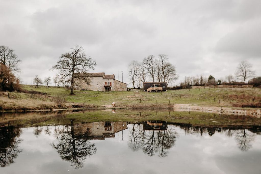 La Ferme Du Pont De Maumy, Cabane Au Bord De L'Etang Et Bain Nordique Busserolles Экстерьер фото
