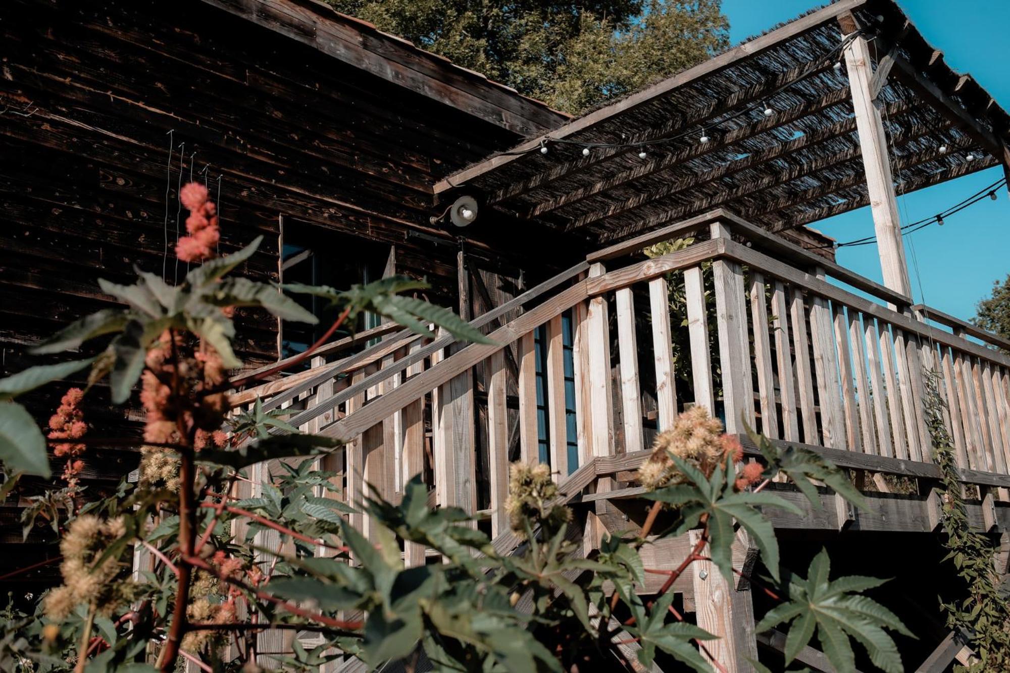 La Ferme Du Pont De Maumy, Cabane Au Bord De L'Etang Et Bain Nordique Busserolles Экстерьер фото