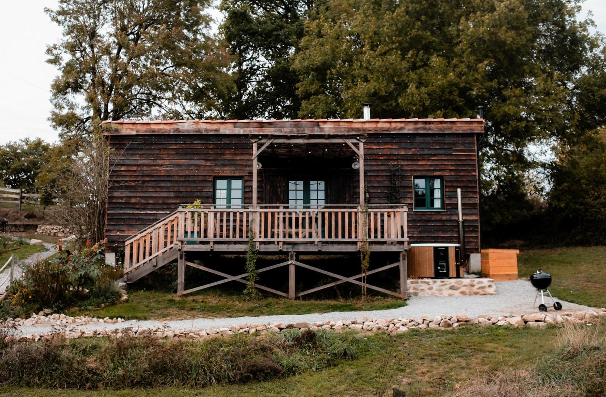 La Ferme Du Pont De Maumy, Cabane Au Bord De L'Etang Et Bain Nordique Busserolles Экстерьер фото