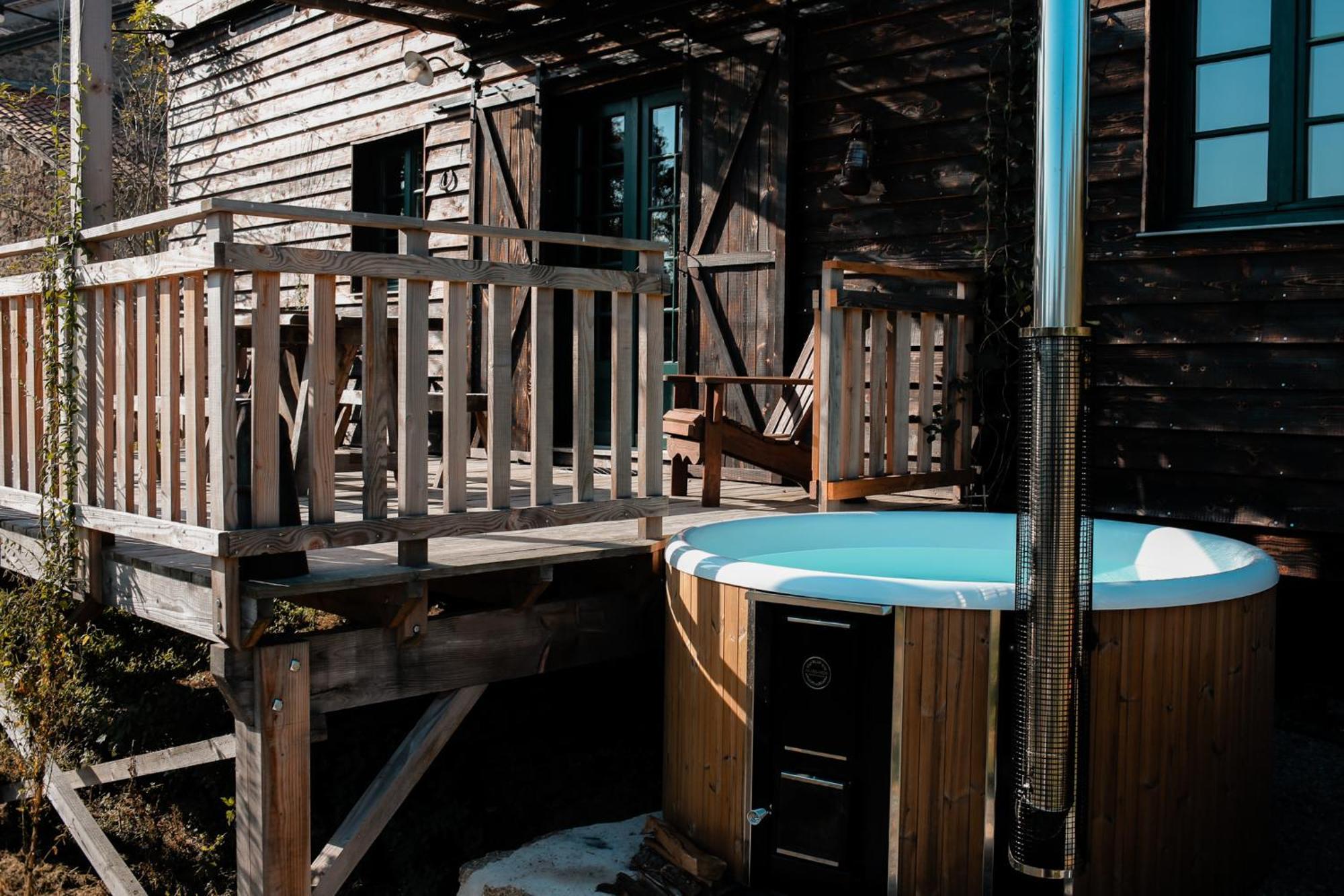 La Ferme Du Pont De Maumy, Cabane Au Bord De L'Etang Et Bain Nordique Busserolles Экстерьер фото