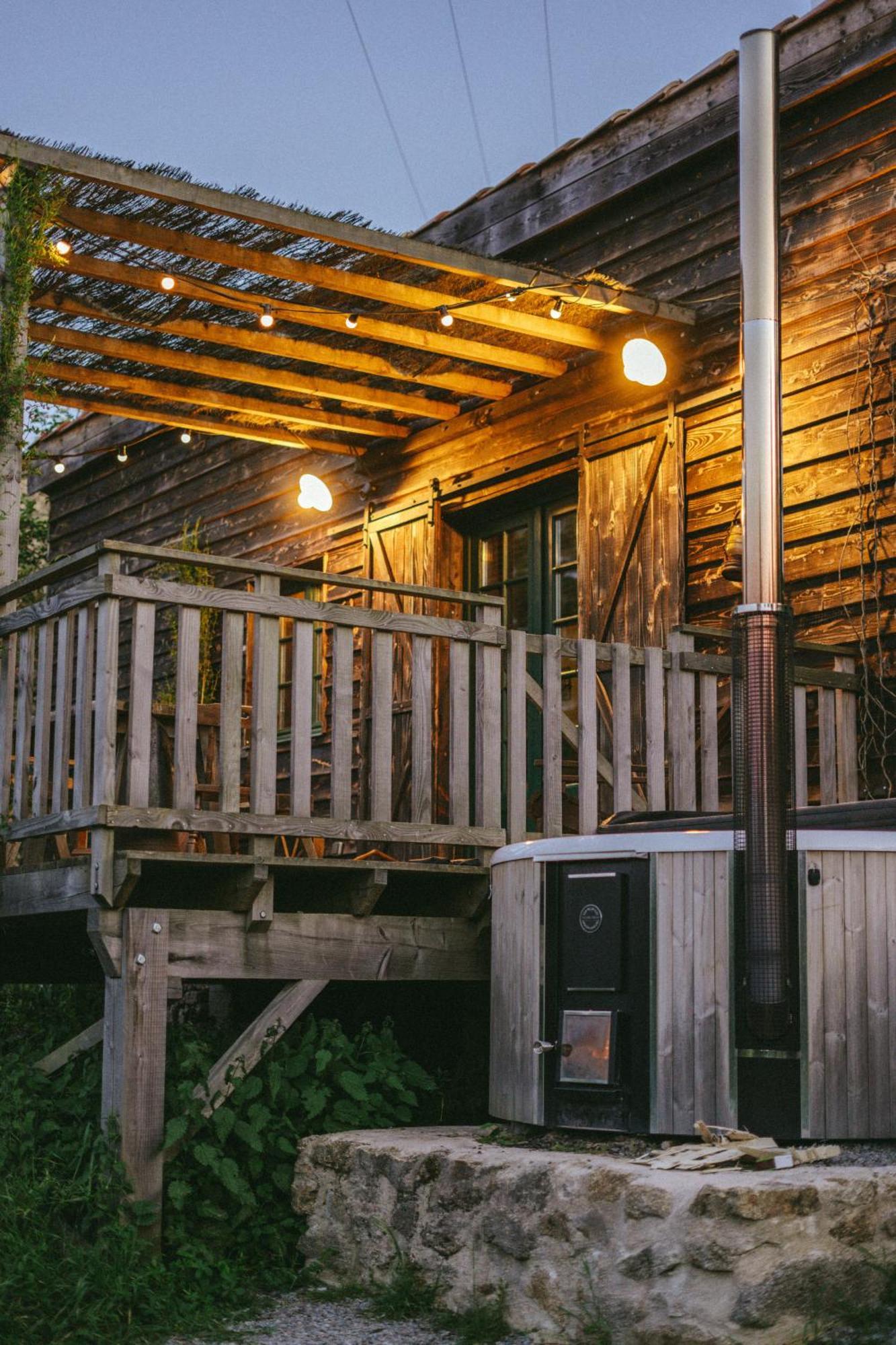 La Ferme Du Pont De Maumy, Cabane Au Bord De L'Etang Et Bain Nordique Busserolles Экстерьер фото